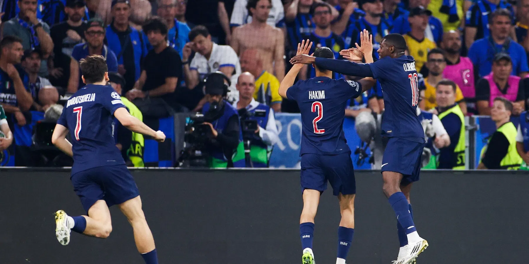 Van der Vaart snapt niks van juichen Hakimi