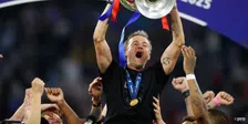 Thumbnail for article: Een emotioneel eerbetoon: Enrique draagt shirt van overleden dochter na CL-winst