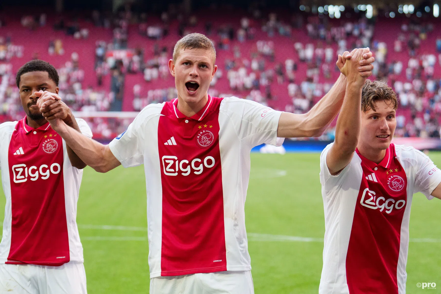 Ajax verlengt met Janse: 'Zal van grote waarde zijn'