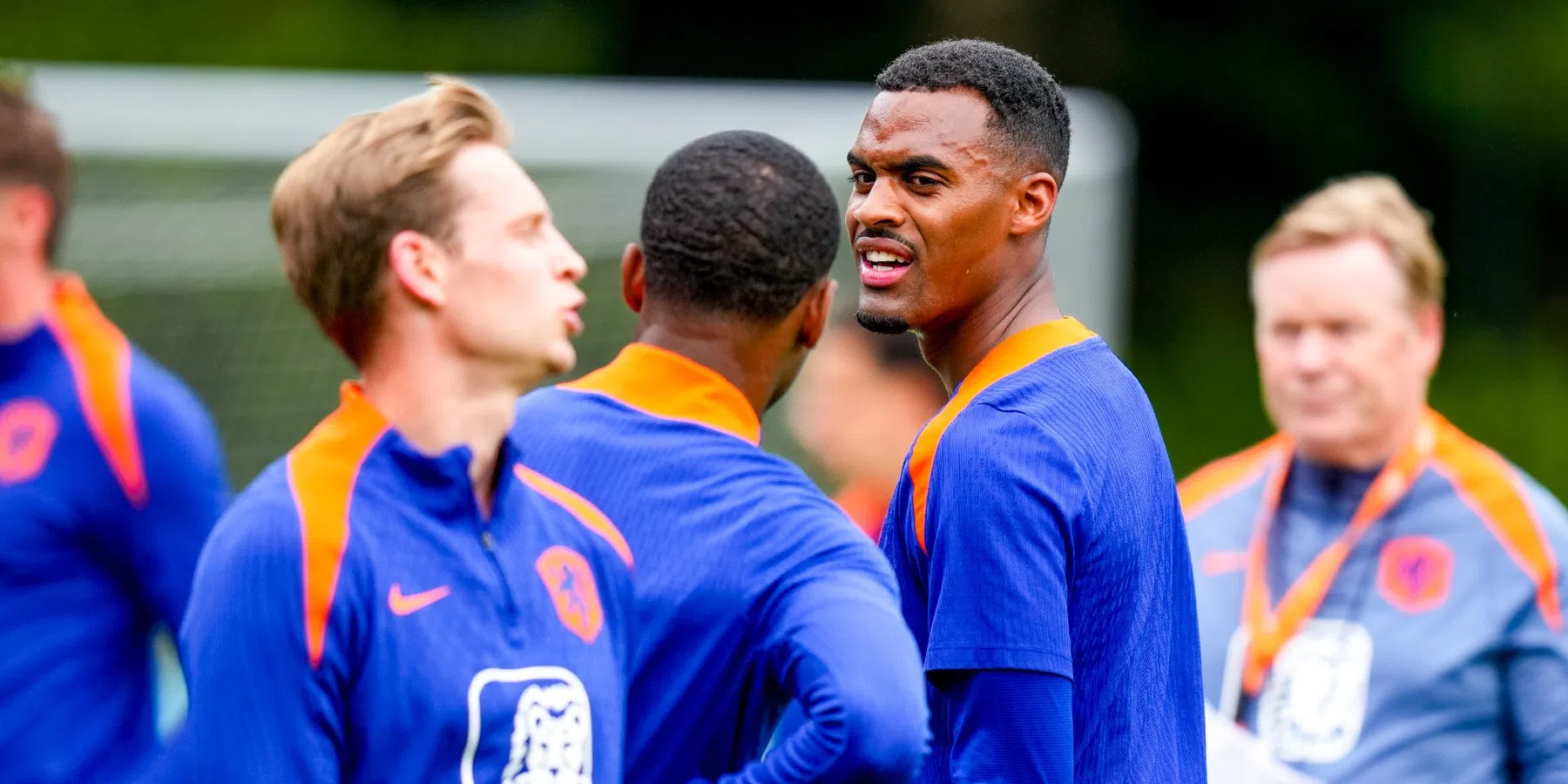 Ryan Gravenberch is lovend over Oranje-ploeggenoot Memphis Depay