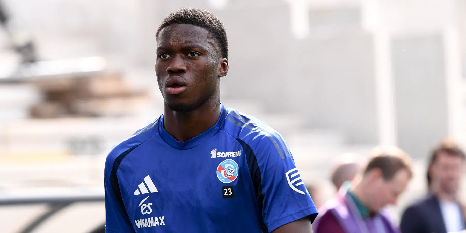 Chelsea presenteert Mamadou Sarr