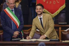 Geen pensioen, wel jaartje met Lukaku en De Bruyne voor Mertens? "Zeg nooit nooit"