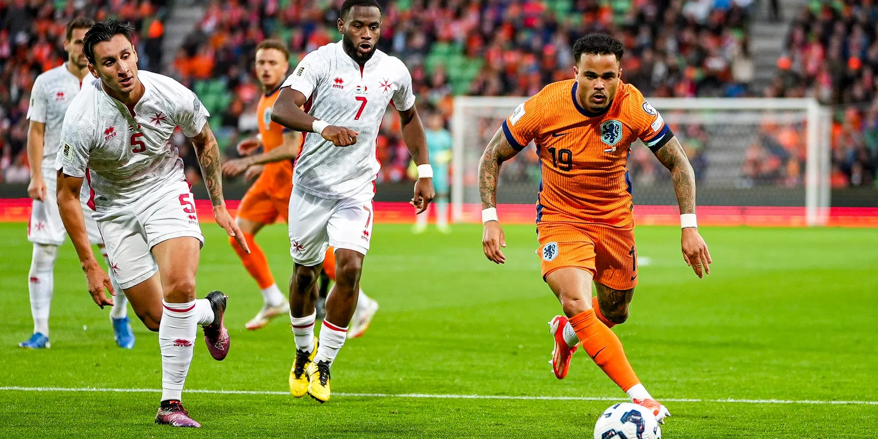 Kluivert heeft geen moeite met Oranje-reserverol