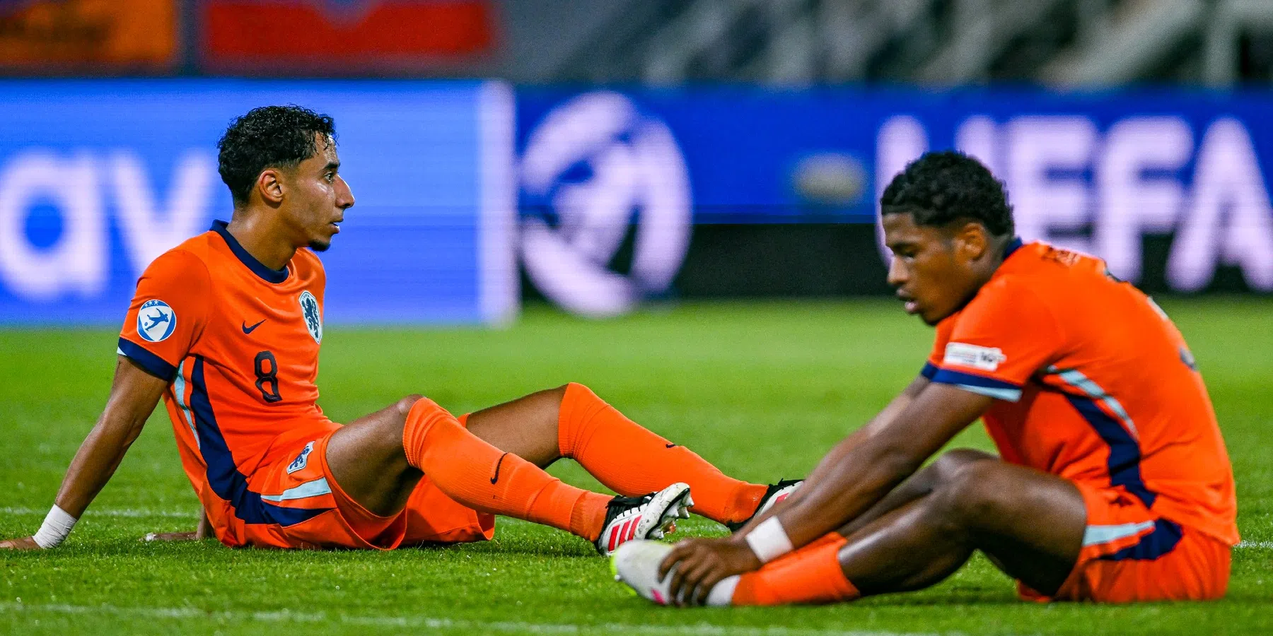 Ochtendkranten kritisch op Jong Oranje en Reiziger