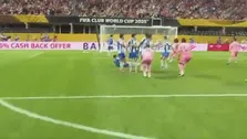 Hoek die je nooit eerder zag: Messi schiet vrije trap heerlijk binnen tegen Porto