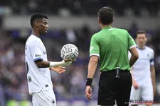 Thumbnail for article: Pro League introduceert nieuwe matchbal: "Verwijst naar modern voetbal"