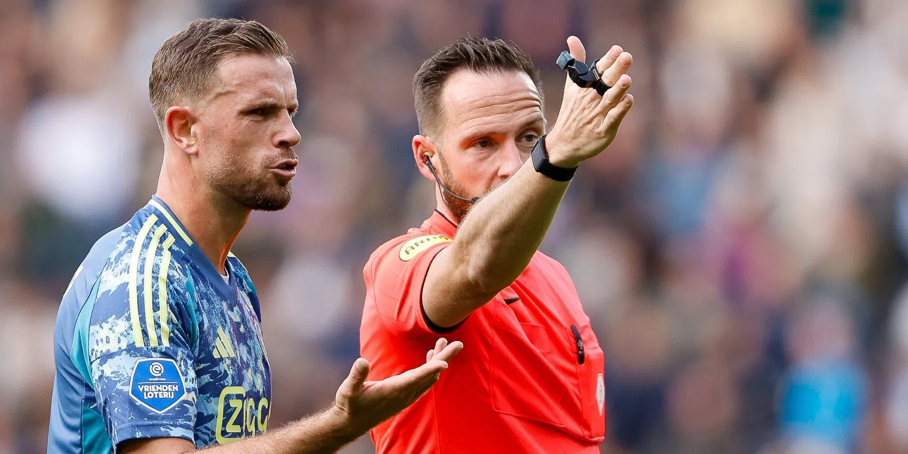 Voormalig topscheidsrechter doet boekje open over Ajax-speler