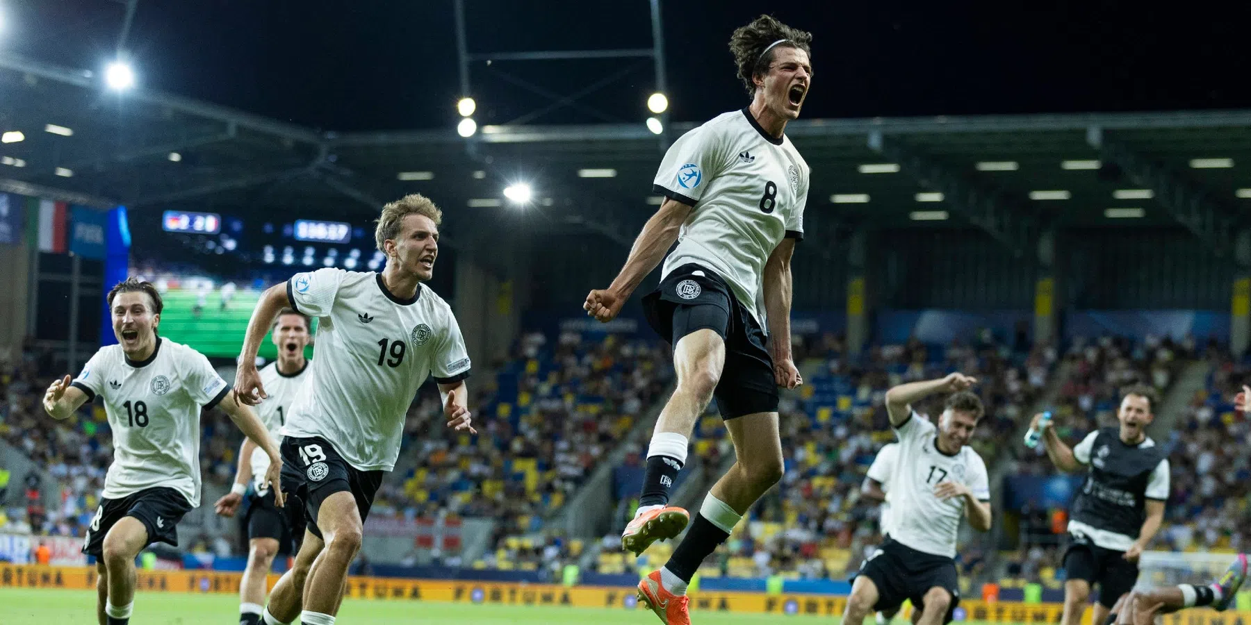 Jong Duitsland plaatst zich voor halve finale na thriller tegen Jong Italië
