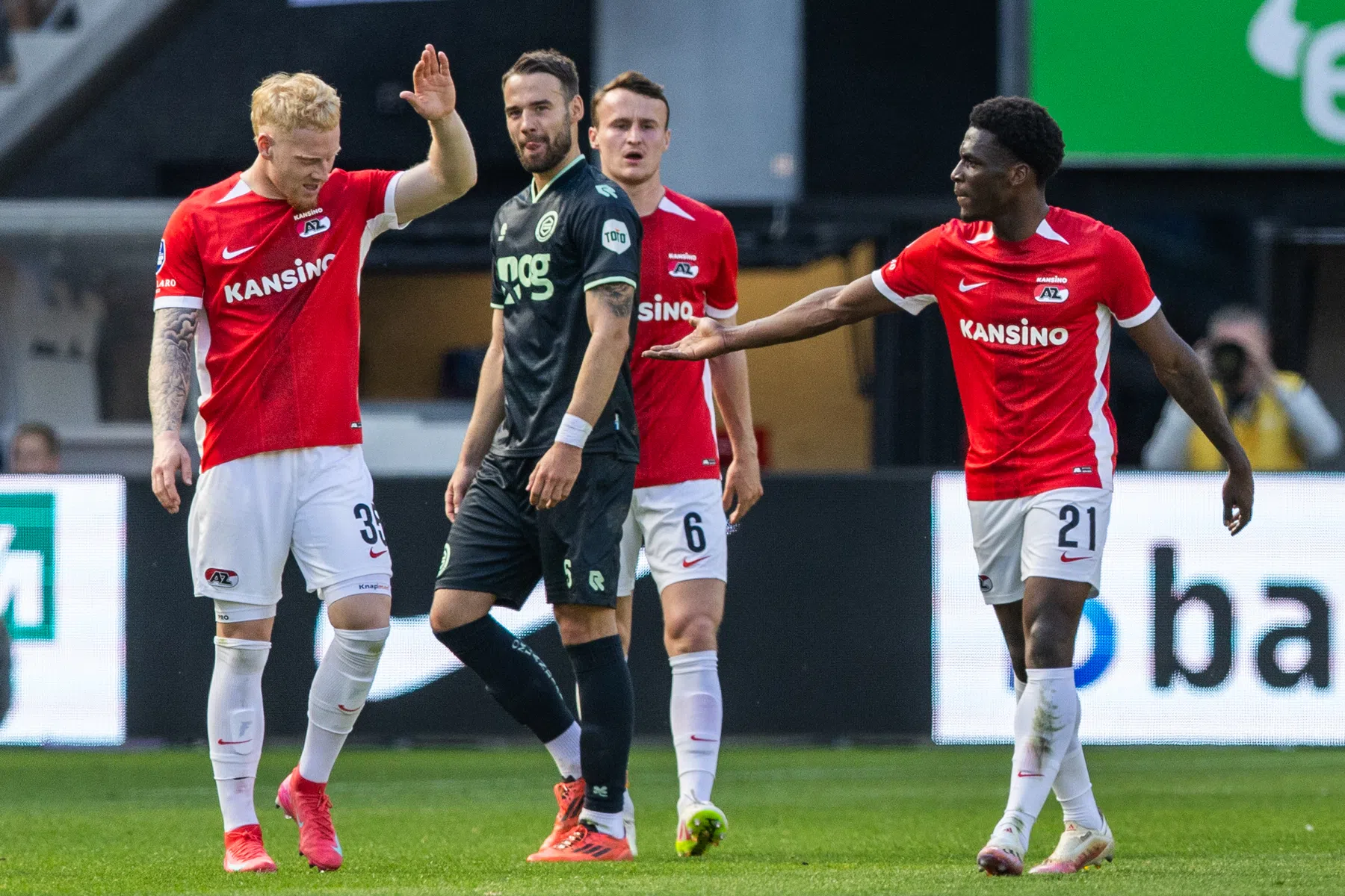 Meerdink gaat voor kans bij AZ, club werkt aan nieuw contract voor Poku