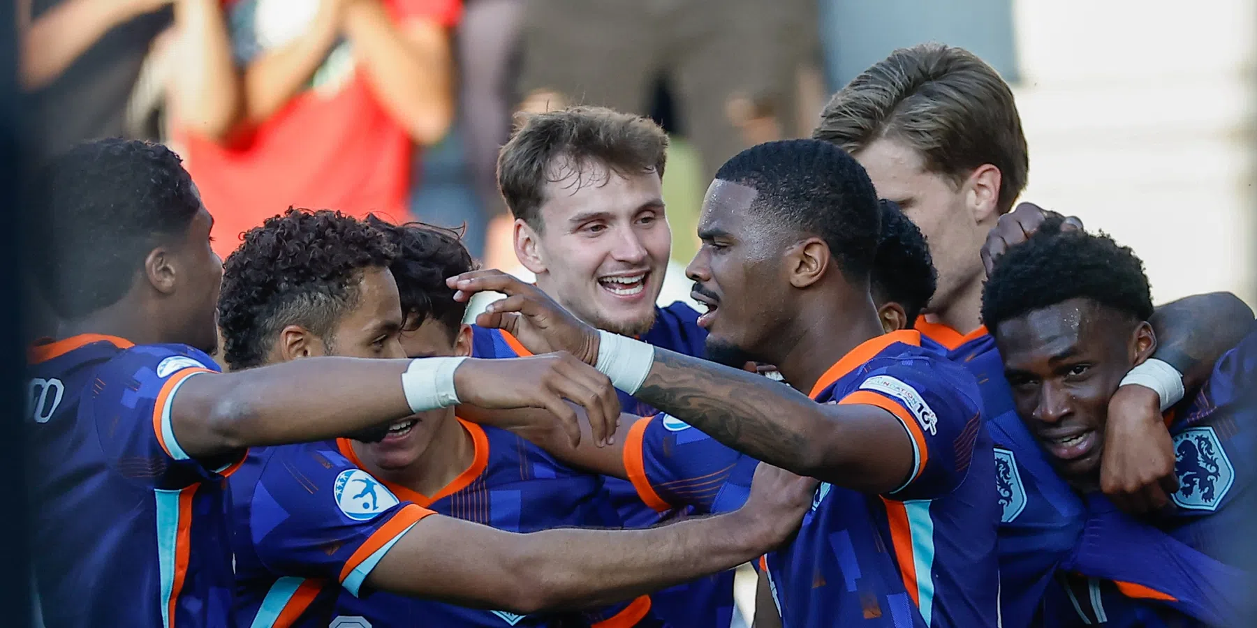 'Rav Van den Berg kan Engeland verruilen voor Bundesliga'