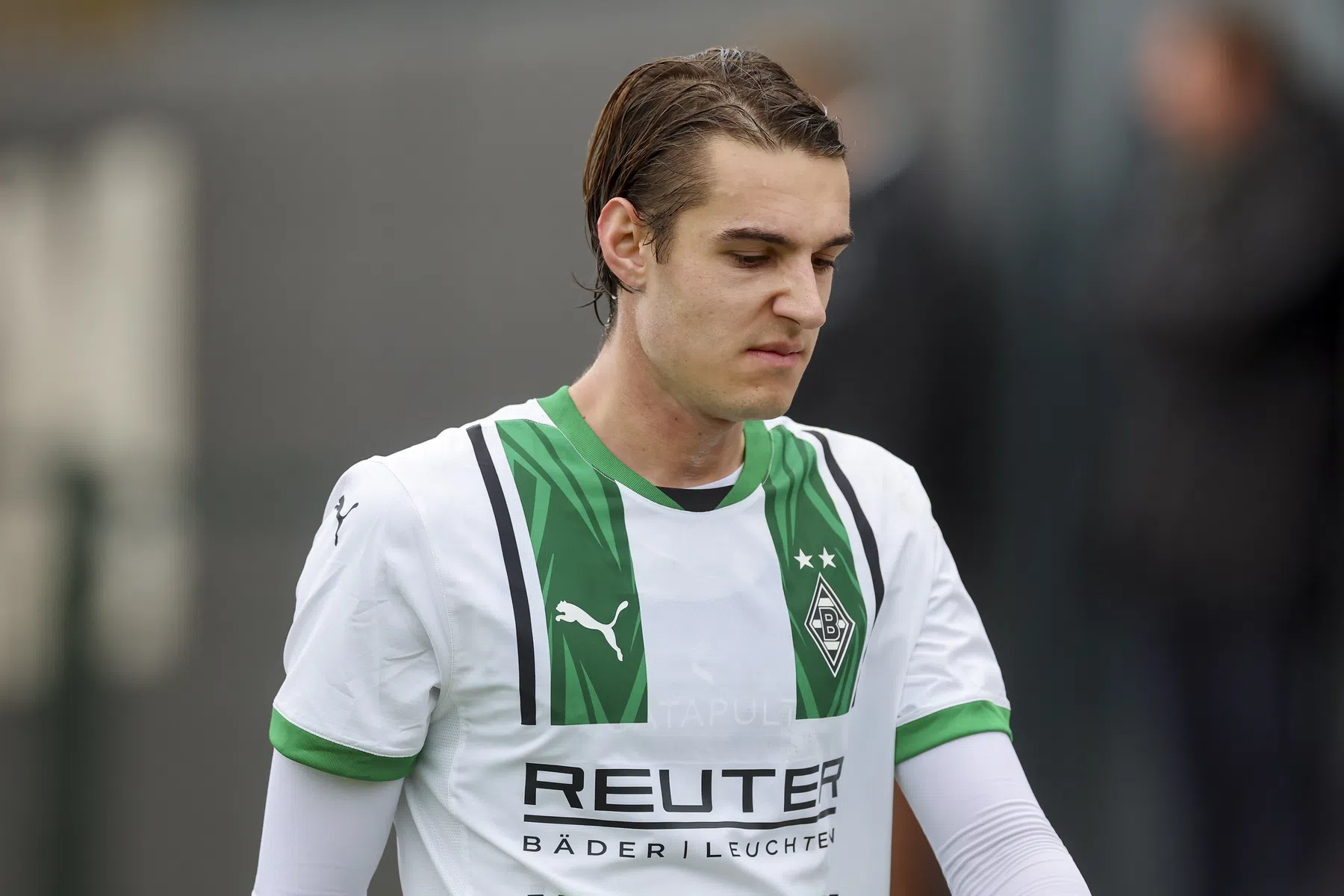 Gladbach bestraft Neuhaus na uitlekken video