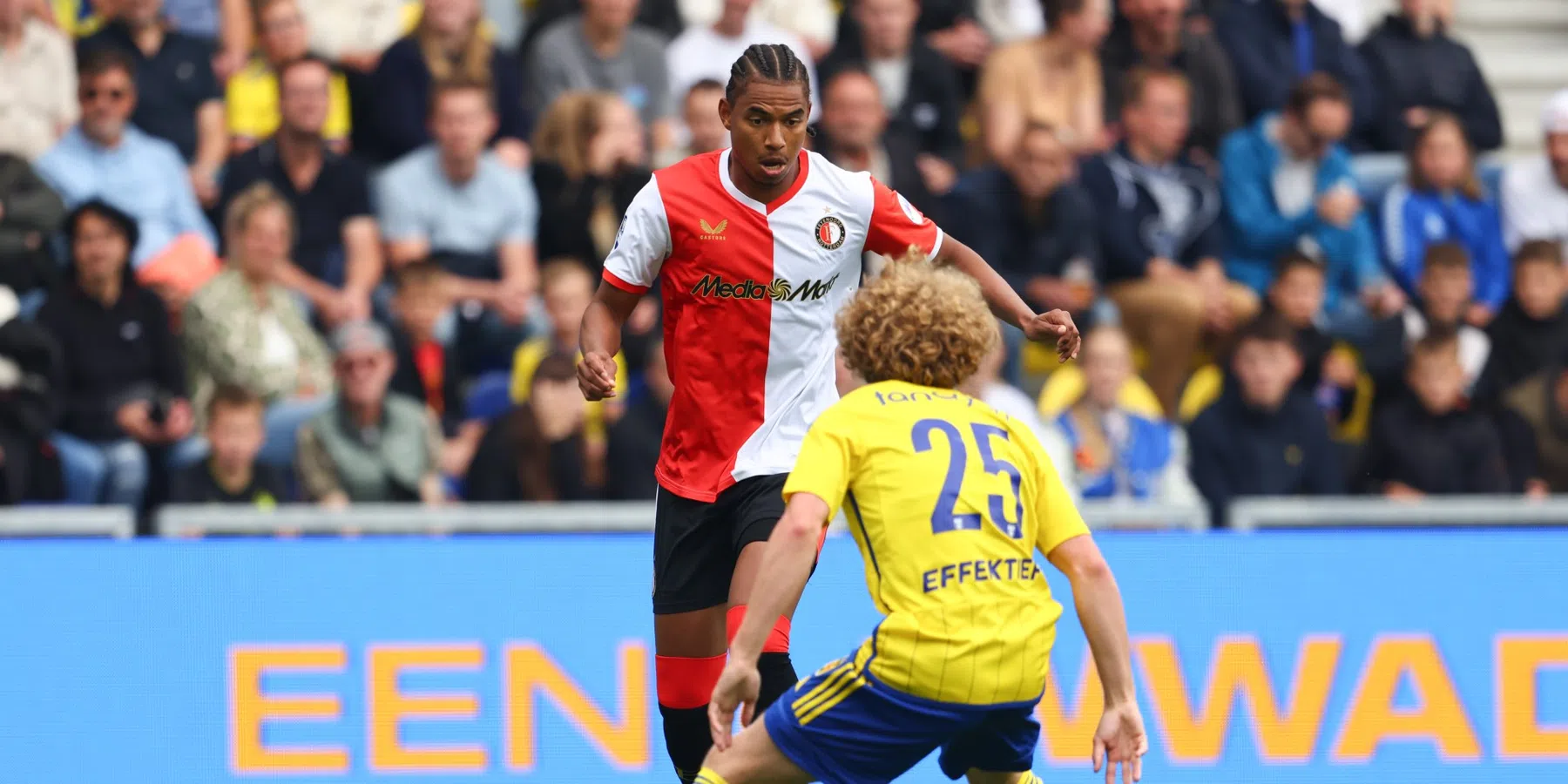 Stengs en Kooij samen op het veld