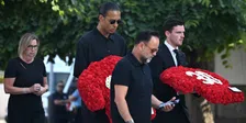Thumbnail for article: Liverpool-spelers en staf bewijzen laatste eer aan Jota en Silva in Portugal