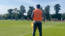 Hilarisch begin van tweede oefenmatch Anderlecht: keeperstrainer wordt… lijnrechter