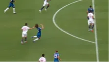 Bizarre rode kaart in finale WK voor clubs: Cucurella hard aan haren getrokken