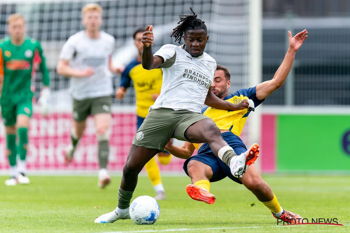PSV-vertrekker krijgt verrassend rugnummer: 'Nummer 9? Ik ga het met trots dragen'