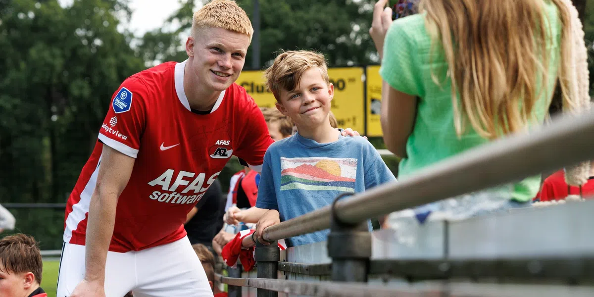 Begeerd AZ-talent Smit lijkt doel van zomer te hebben gehaald: 'Daar lijkt het op'