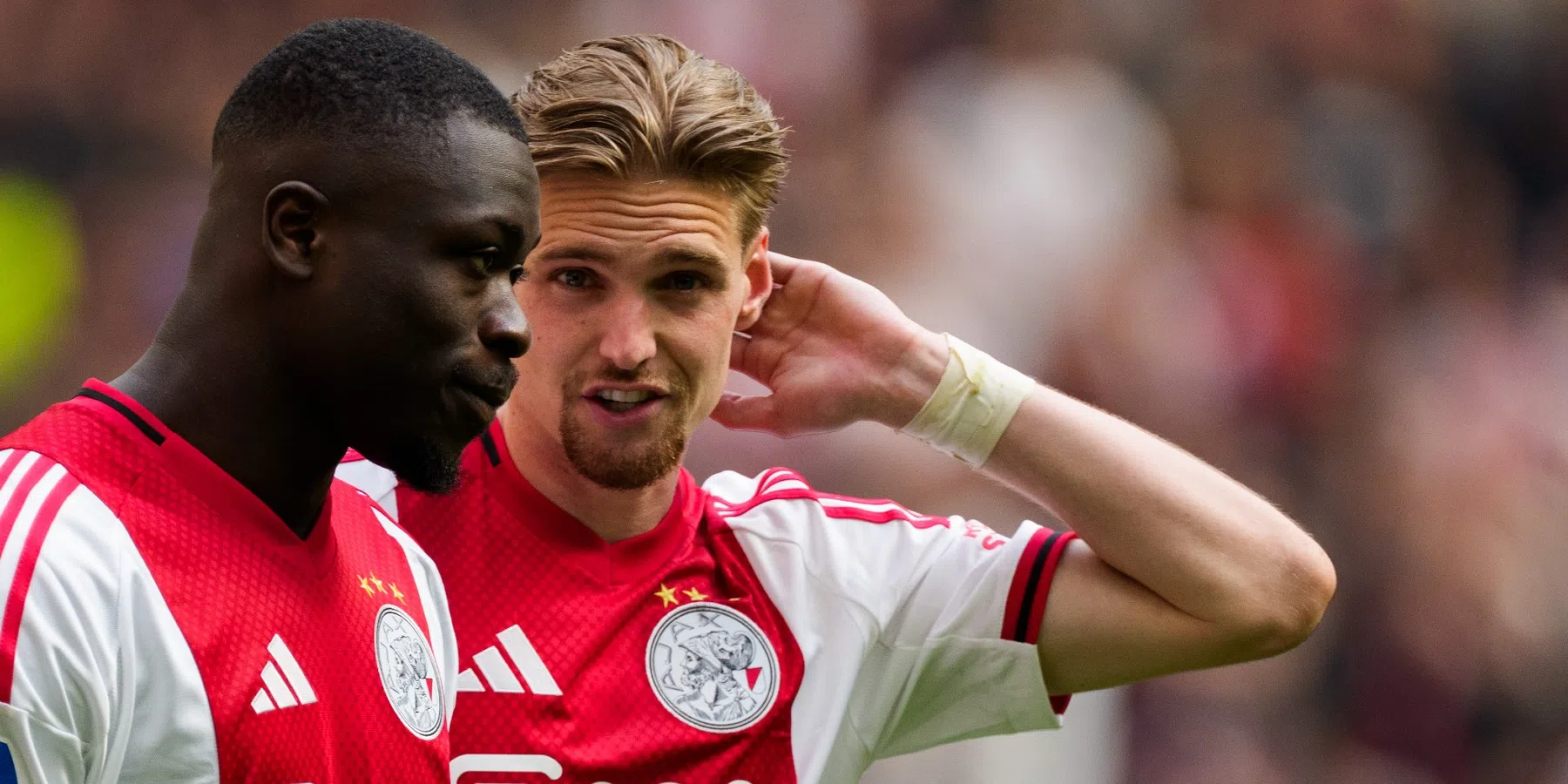 Kenneth Ransfer Kenneth Taylor ontvangt dankwoord van Brian Brobbey na transfer
