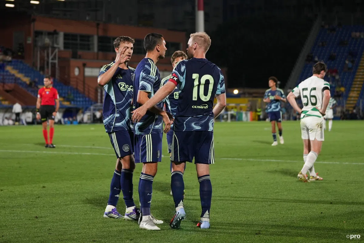 Ajax haalt uit tegen Celtic: Berghuis en jonkies zorgen voor grote zege