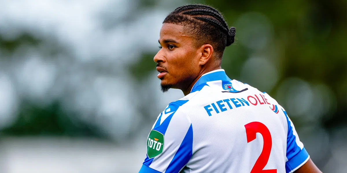 Heerenveen neemt afscheid van Hall: vleugelverdediger trekt naar Engeland