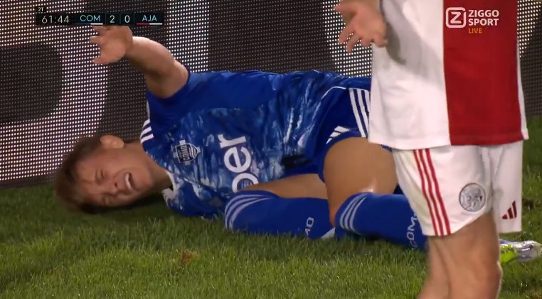 Wat een aanslag: Verschuren (Ajax) trapt miljoenenaankoop Como uit de wedstrijd