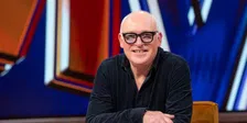 Thumbnail for article: Van der Gijp doet opvallende onthulling: 'Zit liever niet naast hem'