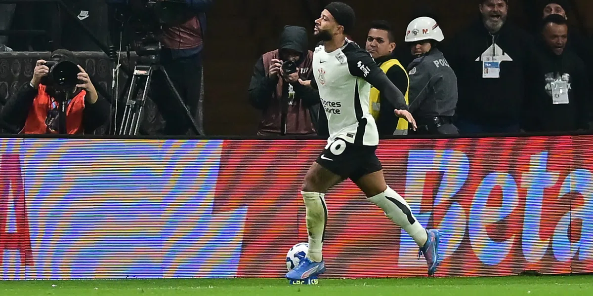 Memphis laat voeten spreken na roerige weken en pakt cruciale rol bij Corinthians
