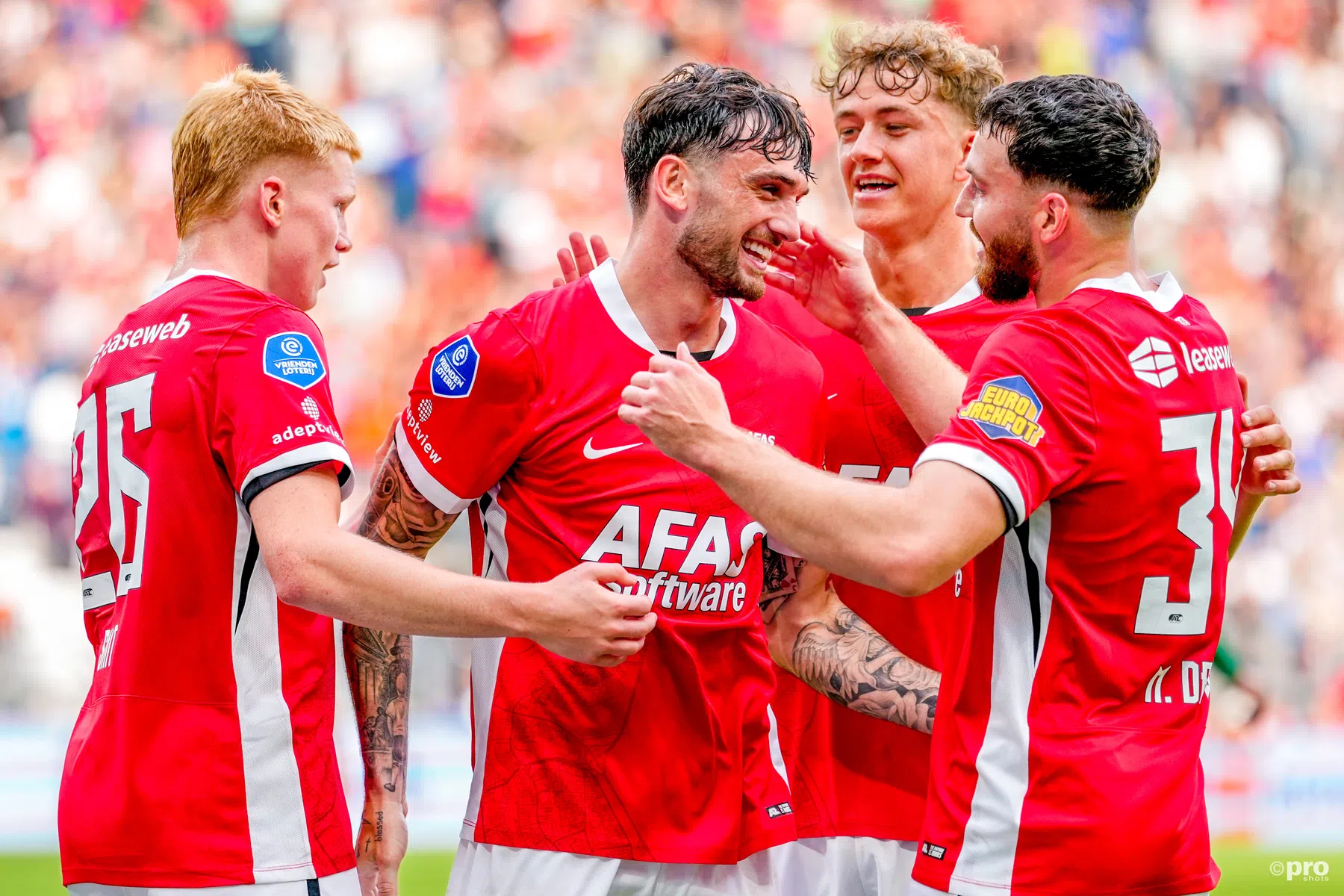 Kranten lyrisch over AZ-duo: 'Sneijder en Van der Vaart'