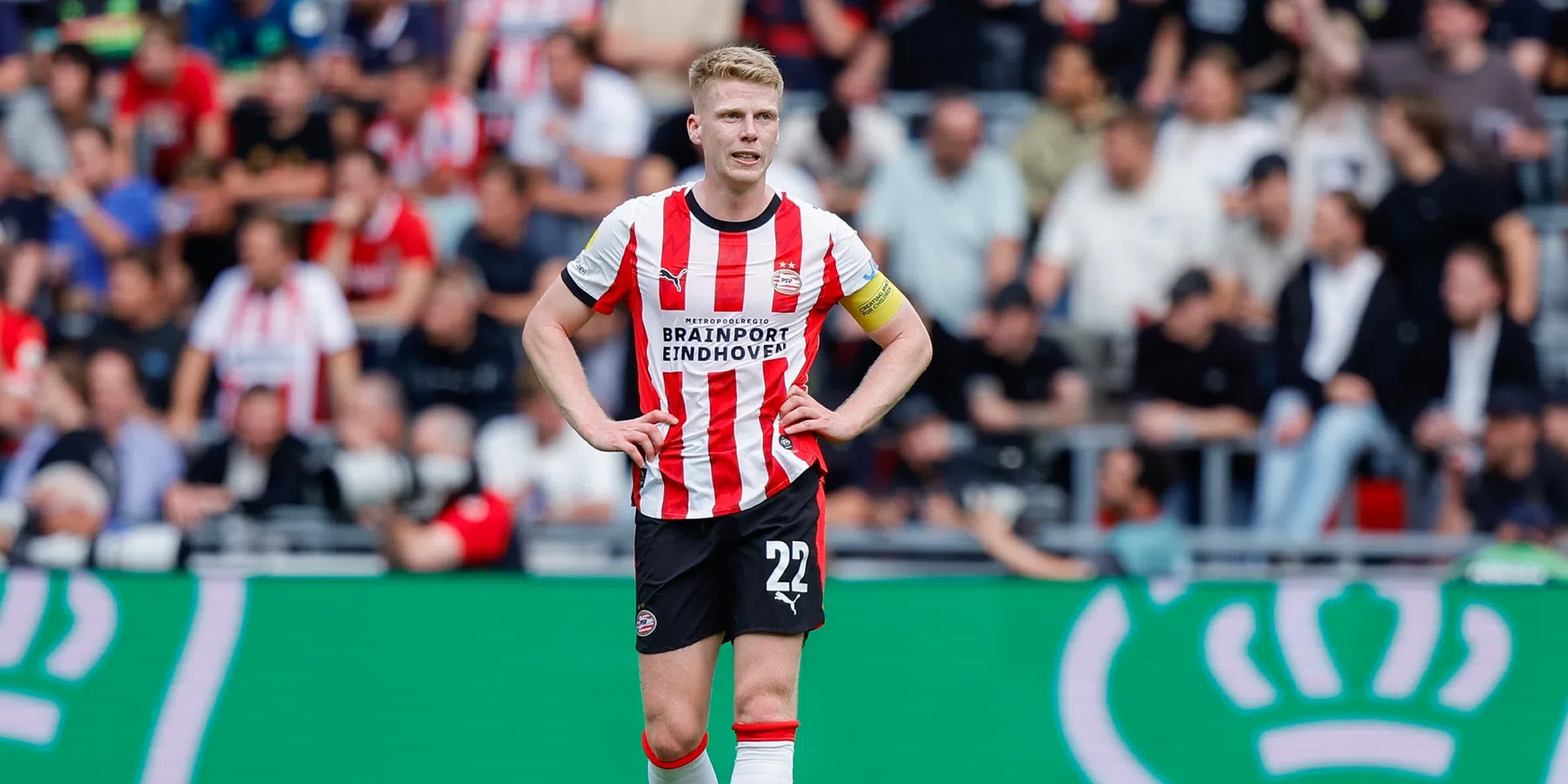 Jerdy Schouten mag als aanvoerder direct de Johan Cruijff Schaal omhoog houden
