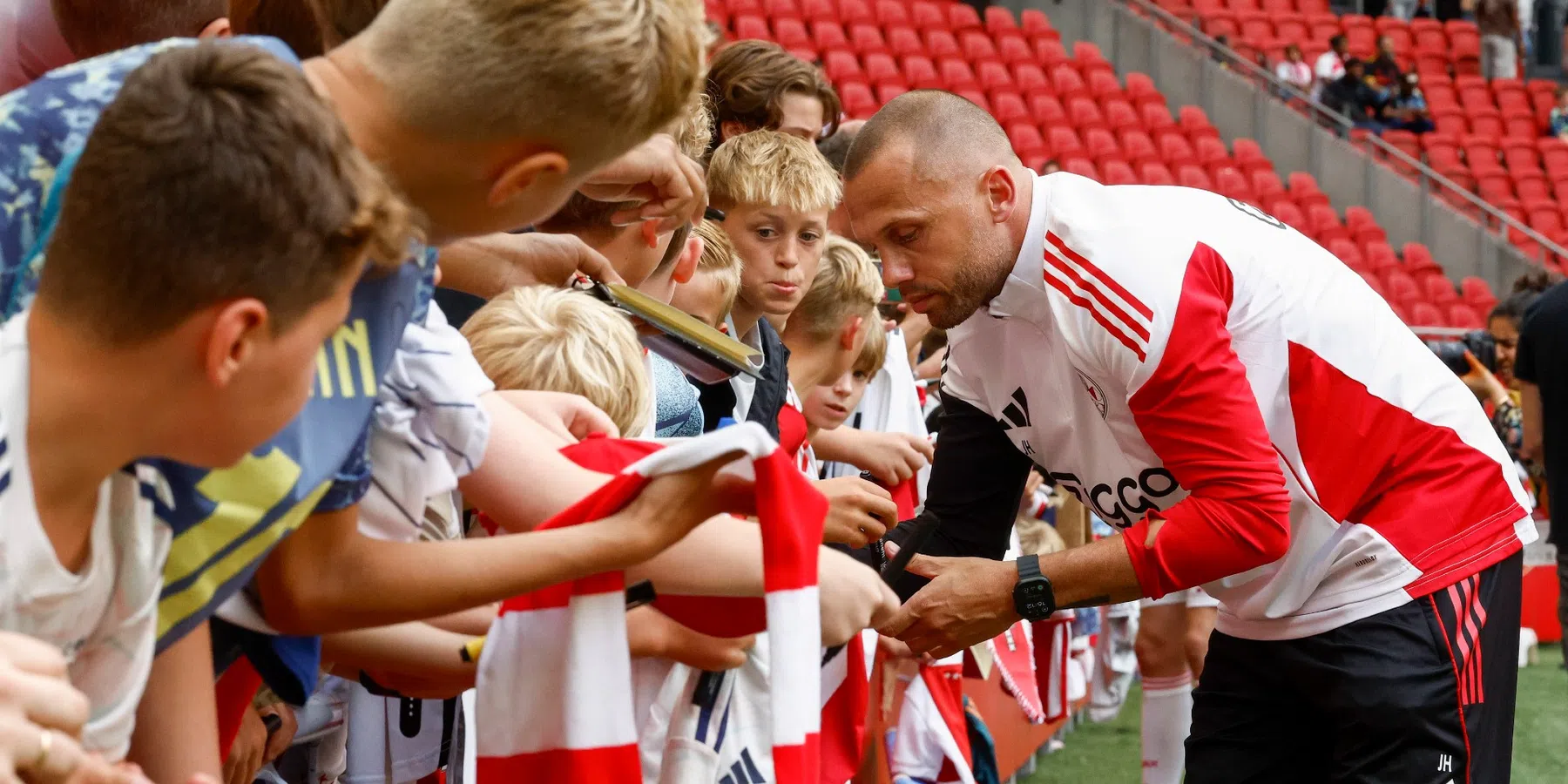 Heitinga praat met Itakura en bevestigt Ajax-interesse