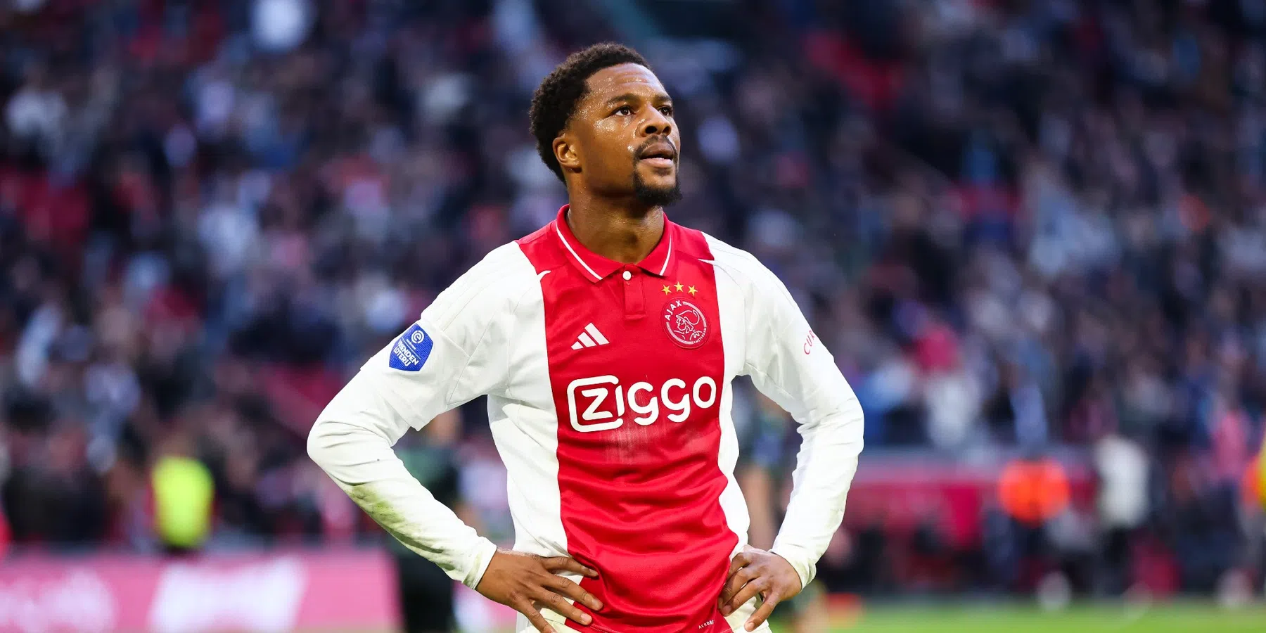 'Akpom-soap duurt voort: spits door medische keuring, Ajax hoopt op andere deal'