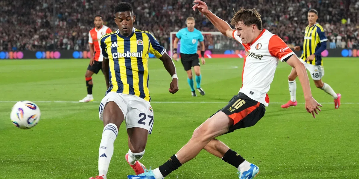 Sterk Feyenoord wint dankzij Hadj-Moussa in de absolute slotfase van Fenerbahçe