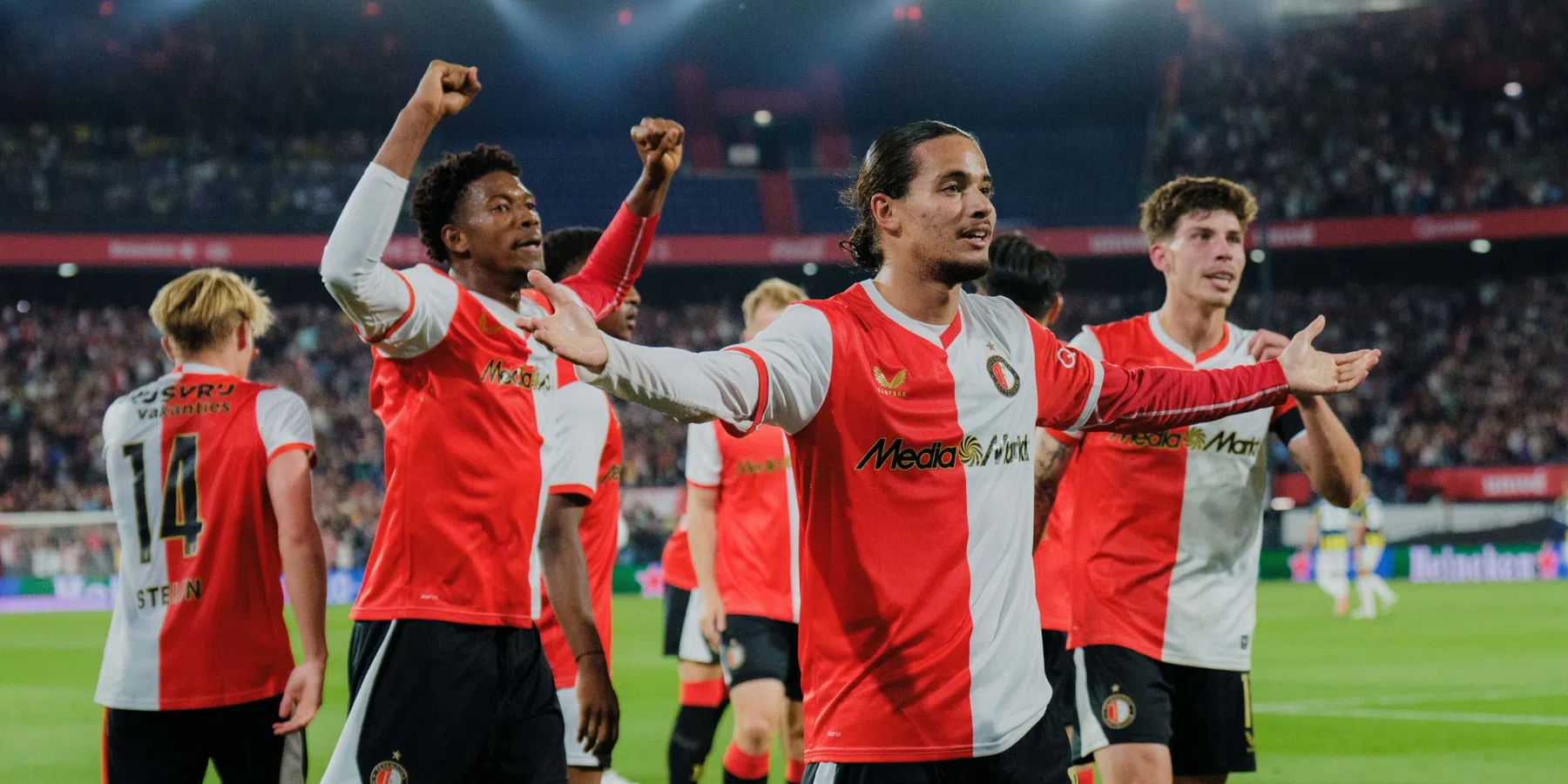Nederlandse kranten unaniem over 'sprankelend' Feyenoor