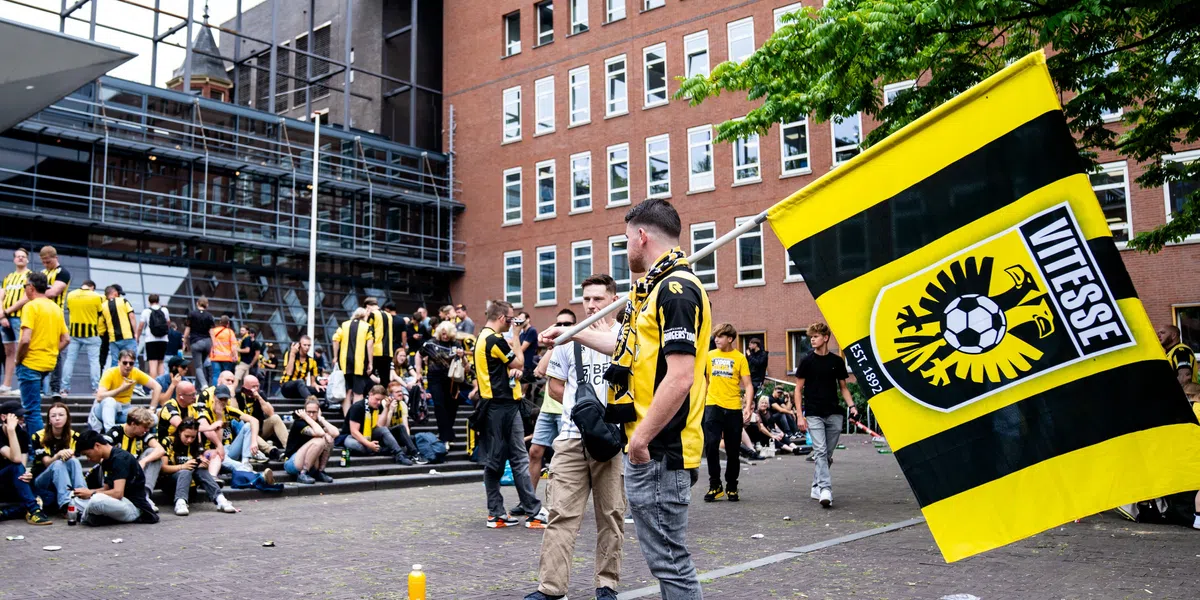 Grote onrust in Arnhem: journalisten aangevallen, fotograaf geschopt en geslagen