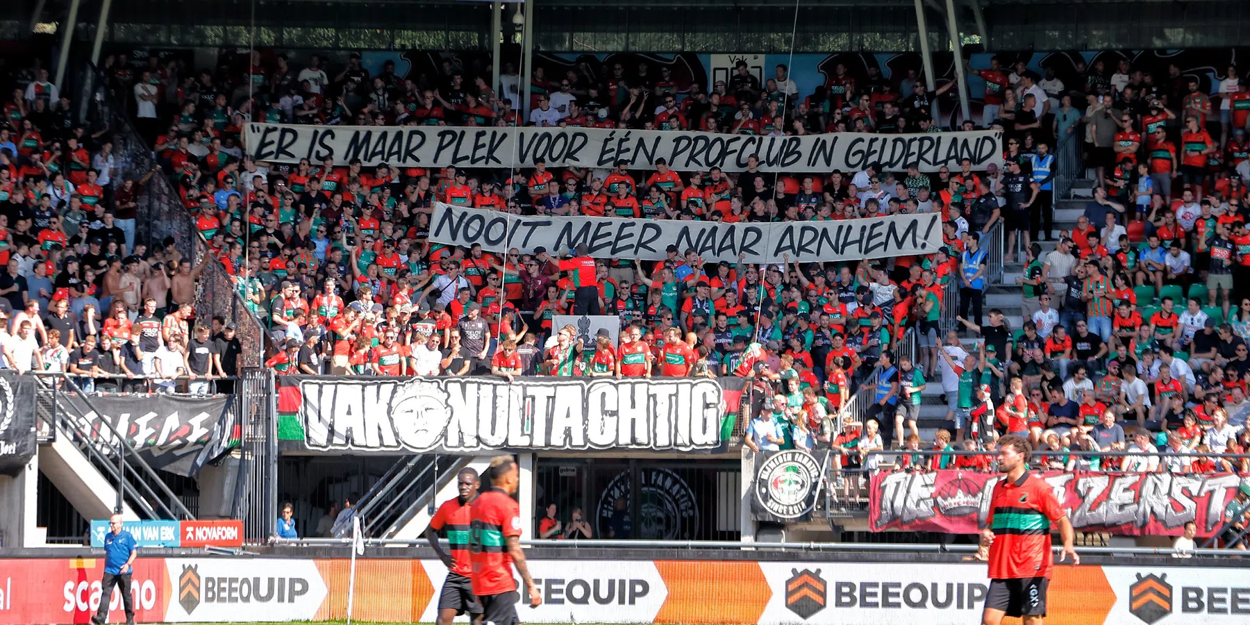 NEC-fans sneren naar Vitesse tijdens eigen wedstrijd