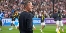 Van Persie spreekt minutenlang met teleurgestelde Feyenoord-reserve op het veld