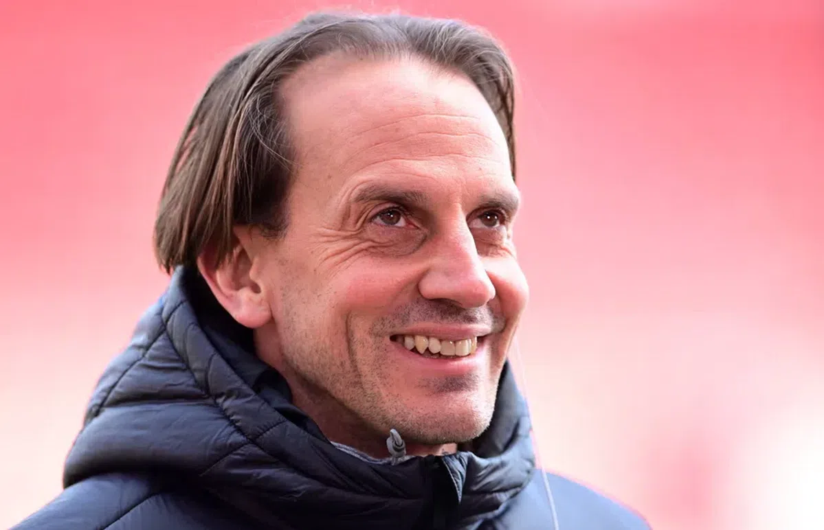 Toekomst Vitesse-trainer in nevelen gehuld: 'Er is niets duidelijk'
