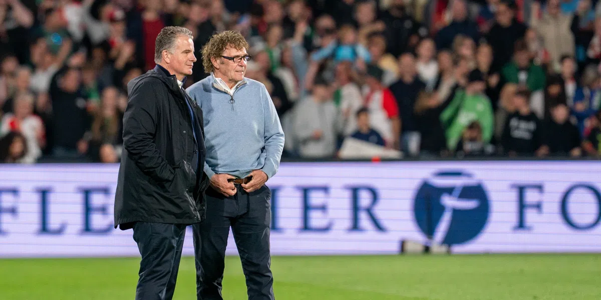 Van Hanegem ergert zich rot tijdens Feyenoord-zege: 'Dat kon echt niet, hoor'