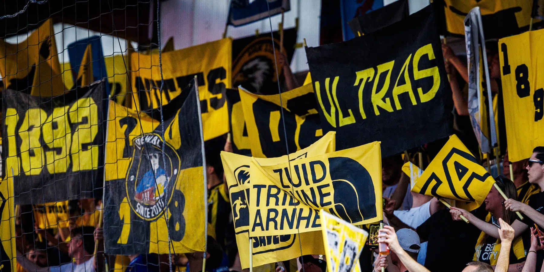 Vitesse-fans verstoren overleg op Papendal: 'Op zoek naar ex-directeur Braasch'