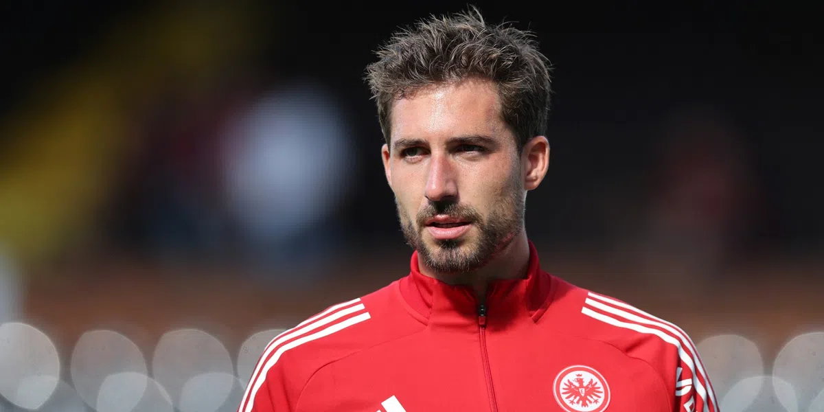 'Steenrijk Paris FC overtuigt Duitse doelman (35) met rol als Louis Vuitton-model'