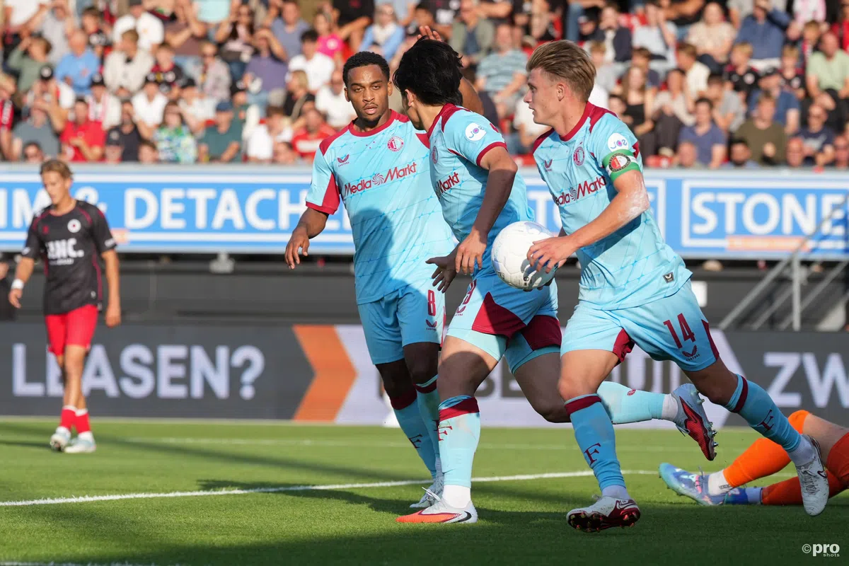 Feyenoord ontsnapt in stadsderby tegen Excelsior en blijft foutloos in Eredivisie