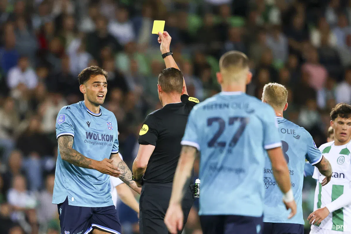 Derby tot twee keer toe onderbroken: 'Naar binnen gaan is zwaar klote'