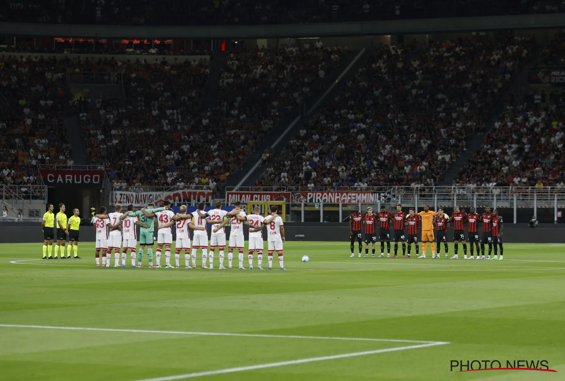 Emotioneel moment: minuut stilte in San Siro voor Verreth na overlijden zoontje 