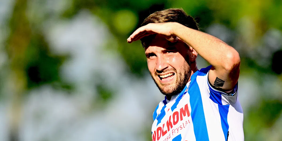 Heerenveen-spits ontbreekt om opvallende reden aan aftrap: 'Gebeurt me nooit'