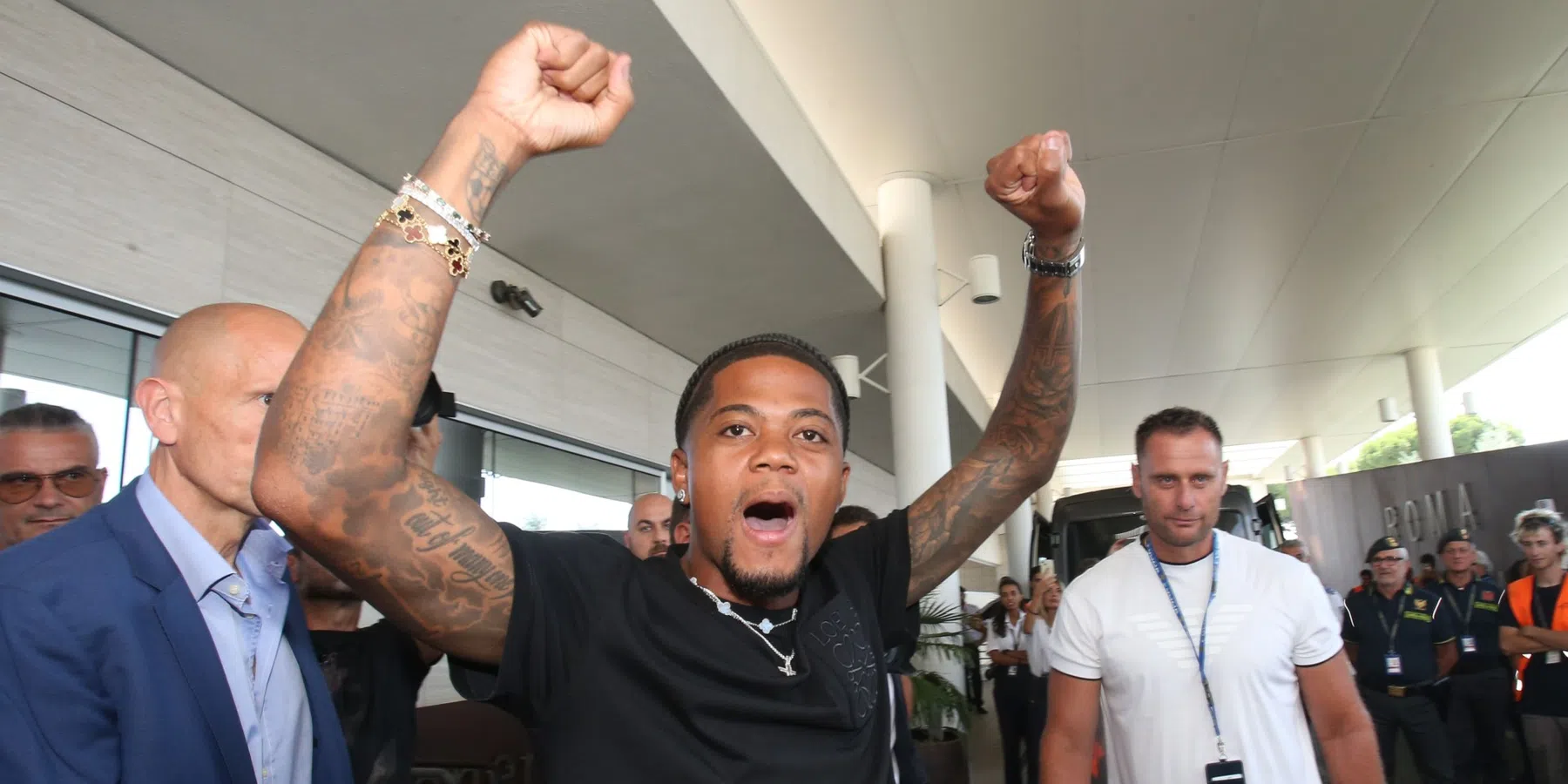 Leon Bailey uren na Roma-presentatie al geblesseerd