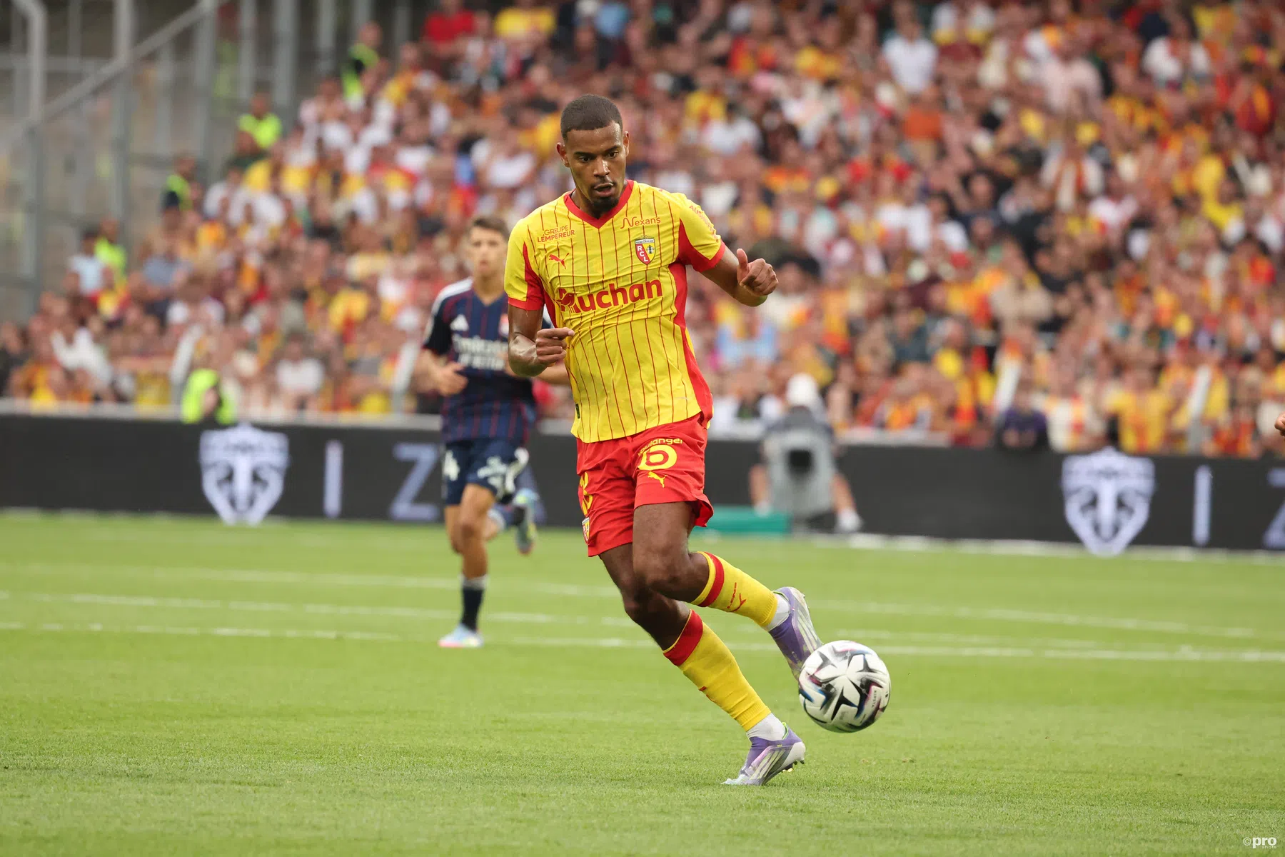 Inter strikt 'dynamische dribbelaar' Diouf van Lens