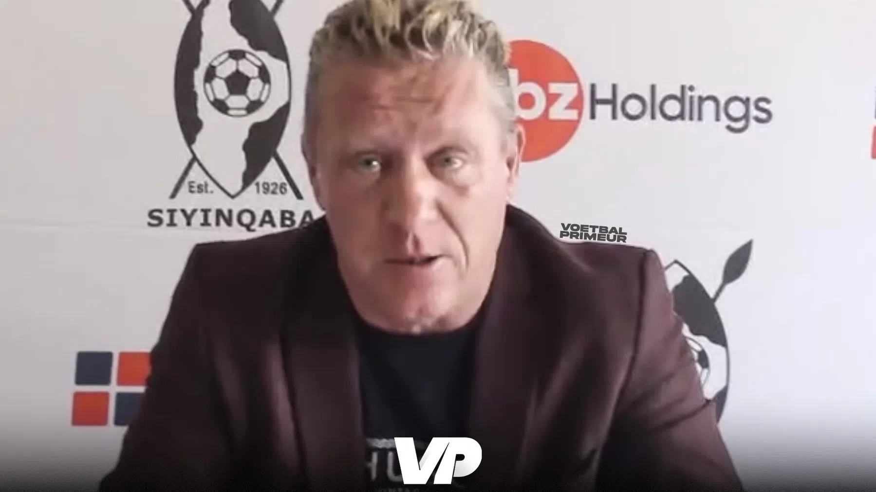 Pieter de Jongh, alias The Champ claimt een betere veldtrainer dan Koeman te zijn