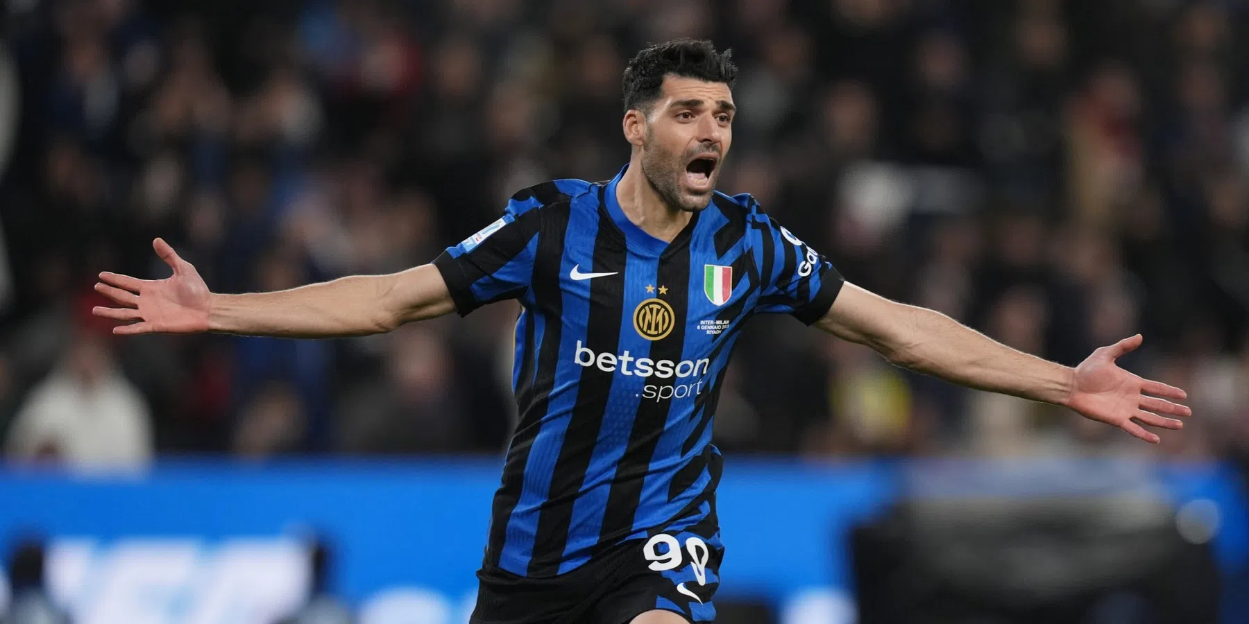 'Mehdi Taremi wil loopbaan on hold zetten en meevechten in oorlog Iran'