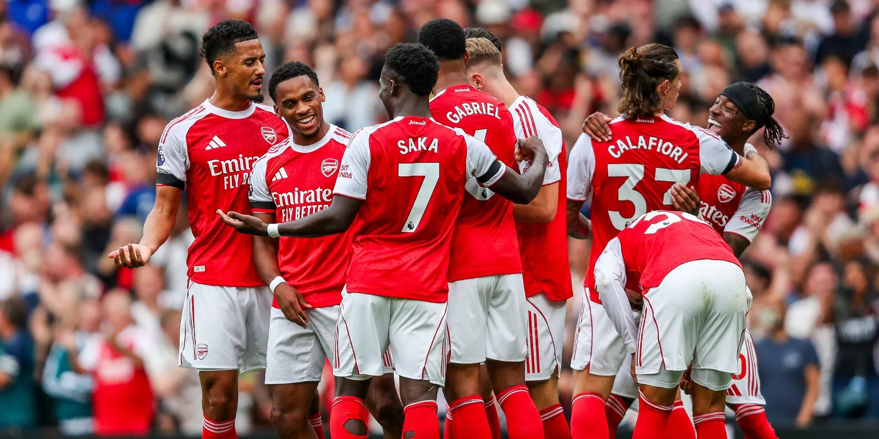 Timber, Gyökeres en Dowman (15) helpen Arsenal aan zege tegen Leeds