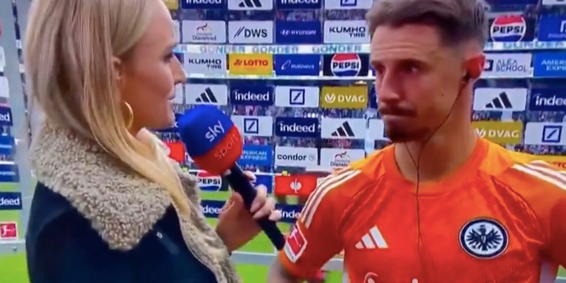 Shirtwissel leidt tot gênant moment op tv